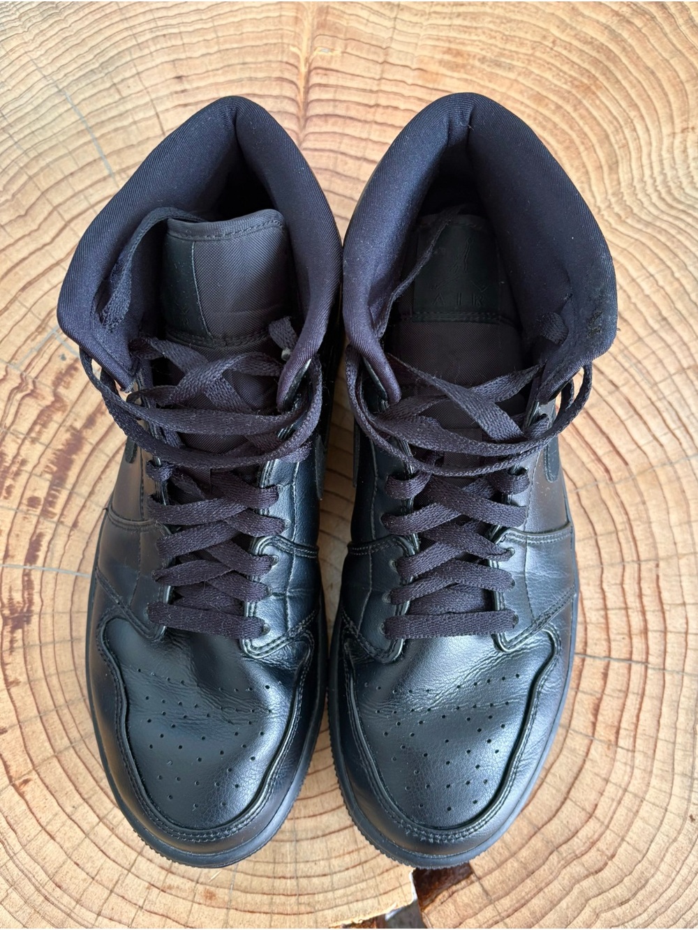 Nike Air Jordan 1 Mid in Triple Black Size Men’s US 9
